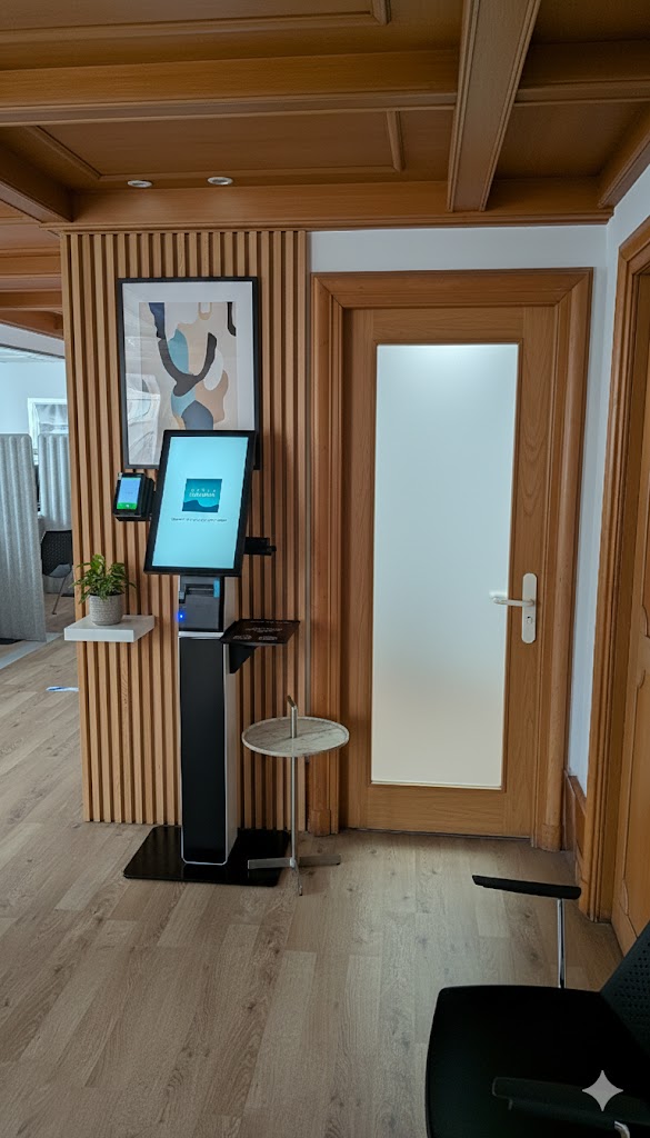 Borne Apiborne avec boiseries modernes